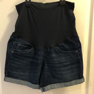 Maternity shorts